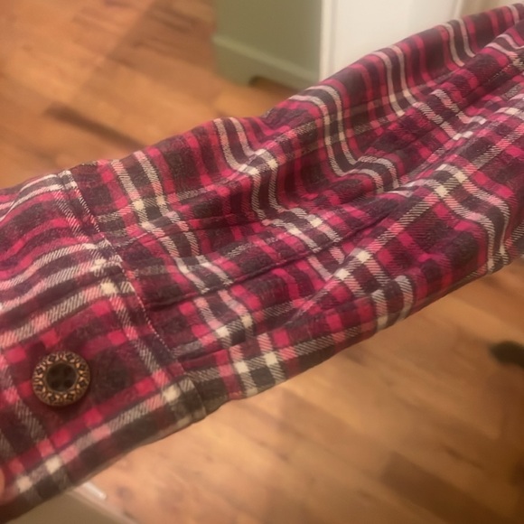 Royal Robbins Women’s Performance Flannel in Cerise. - Picture 4 of 5